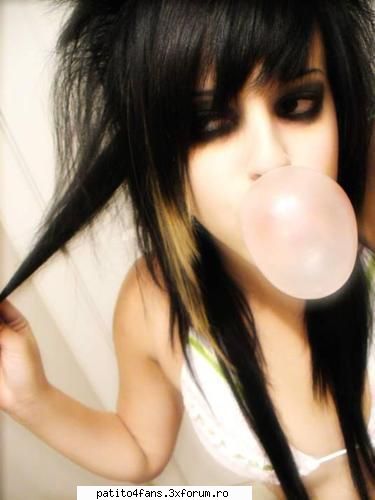 ma` dyvinash` - deki aiki phun shele mai bune prietene ale mhele:P - ♥ Poze Cu Prietenii Tai ♥