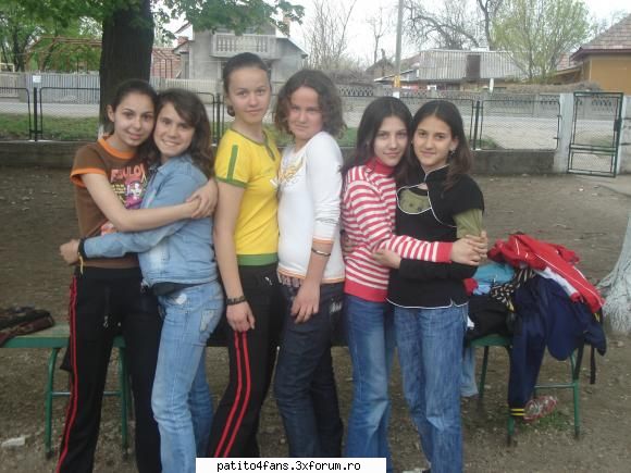 prietenele mele - cateva pretene so yo pe acolo - ♥ Poze Cu Prietenii Tai ♥